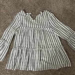 Neiman Marcus Gray and White Striped Long-Sleeve Tiered Top